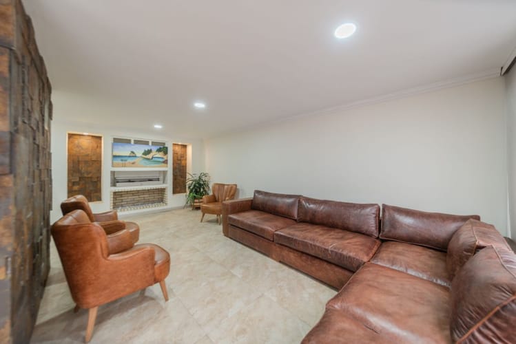 Casa de 4 alcobas en venta en Modelia, Bogotá, 340 m² · foto 2 de 24