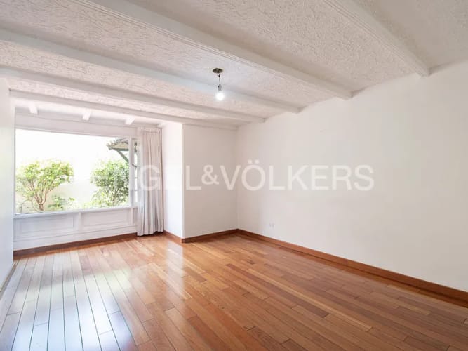 Casa de 4 alcobas en venta en Santa Paula, Bogotá, 240 m² · foto 2 de 14