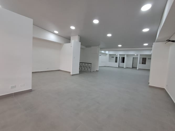 Local en arriendo en San Vicente, Cali, 200 m² · foto 2 de 13