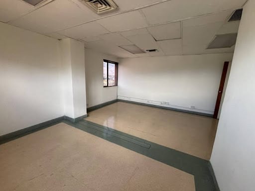 Consultorio en arriendo en Prado, Medellín, 33 m² · foto 2 de 6