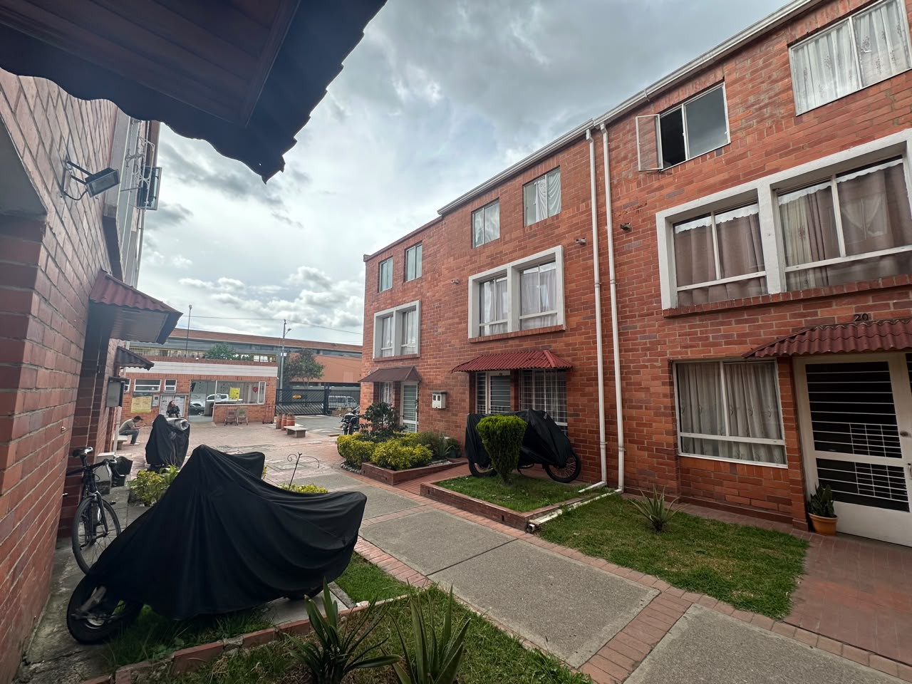 Casa en venta en Fontanar Del Río, Bogotá · foto 2 de 11