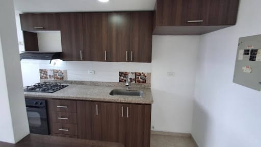 Apartamento de 3 alcobas en arriendo en Loma De Los Bernal, Medellín, 83 m² · foto 2 de 14