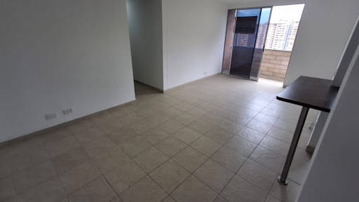 Apartamento de 3 alcobas en arriendo en Loma De Los Bernal, Medellín, 83 m² · foto 3 de 14