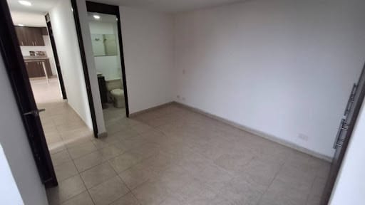 Apartamento de 3 alcobas en arriendo en Loma De Los Bernal, Medellín, 83 m² · foto 4 de 14