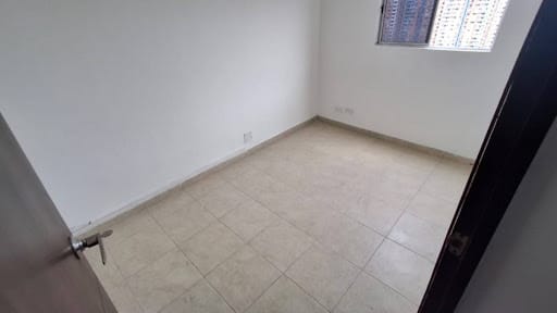 Apartamento de 3 alcobas en arriendo en Loma De Los Bernal, Medellín, 83 m² · foto 6 de 14