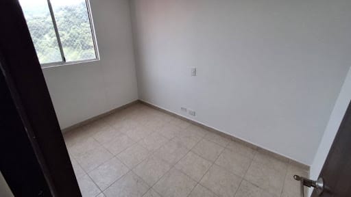 Apartamento de 3 alcobas en arriendo en Loma De Los Bernal, Medellín, 83 m² · foto 8 de 14