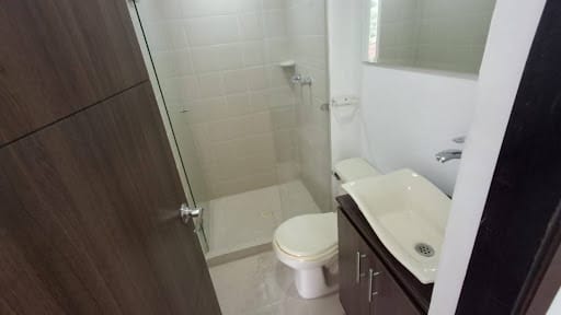 Apartamento de 3 alcobas en arriendo en Loma De Los Bernal, Medellín, 83 m² · foto 9 de 14