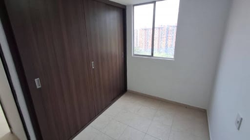 Apartamento de 3 alcobas en arriendo en Loma De Los Bernal, Medellín, 83 m² · foto 11 de 14