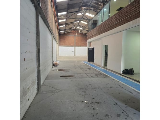 Bodega en arriendo en El Chagualo, Medellín, 500 m² · foto 2 de 10