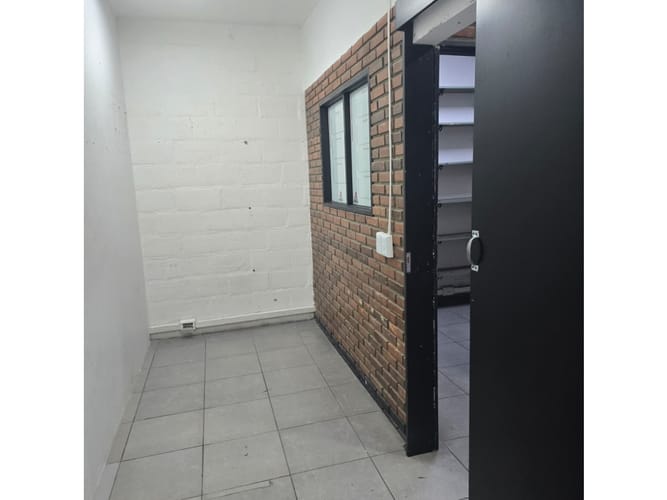 Bodega en arriendo en El Chagualo, Medellín, 500 m² · foto 4 de 10