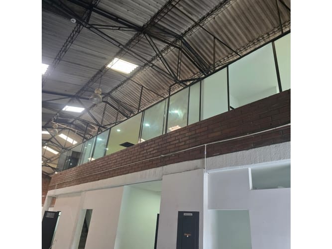 Bodega en arriendo en El Chagualo, Medellín, 500 m² · foto 9 de 10