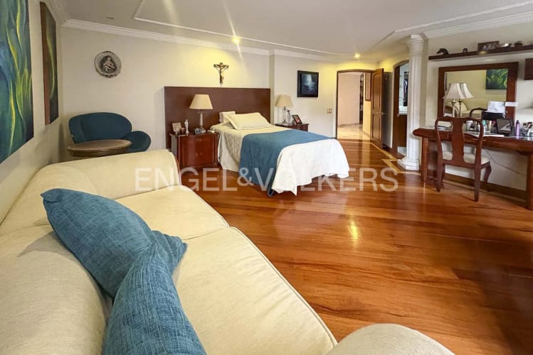 Apartamento de 4 alcobas en venta en La Carolina, Bogotá, 363 m² · foto 7 de 14