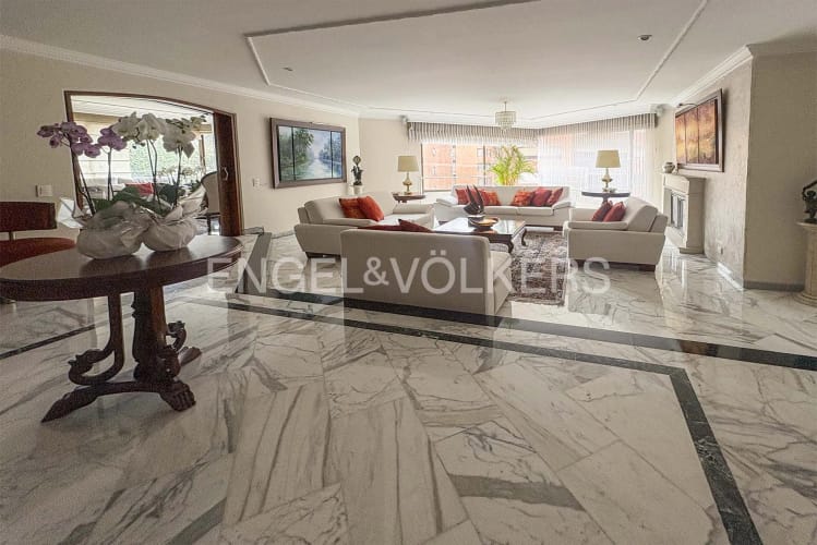 Apartamento de 4 alcobas en venta en La Carolina, Bogotá, 363 m² · foto 2 de 14