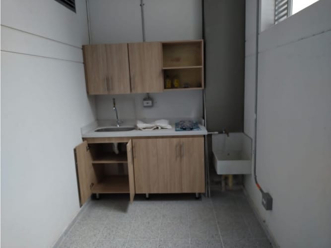 Bodega en arriendo en Belén, Medellín, 180 m² · foto 7 de 12