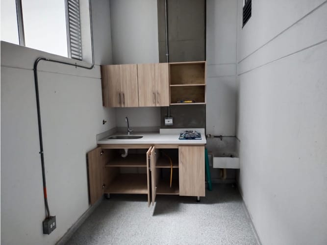 Bodega en arriendo en Belén, Medellín, 180 m² · foto 11 de 12