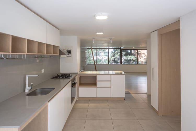 Apartamento de 3 alcobas en venta en Los Rosales, Bogotá, 200 m² · foto 10 de 24