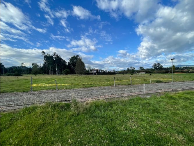 Lote en venta en Fonquetá, Chía, 1602 m² · foto 3 de 8