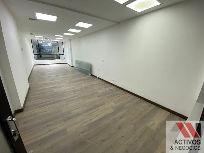 Oficina en arriendo en La Aguacatala, Medellín, 138 m² · foto 3 de 13