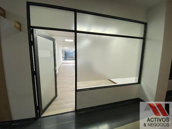 Oficina en arriendo en La Aguacatala, Medellín, 138 m² · foto 4 de 13