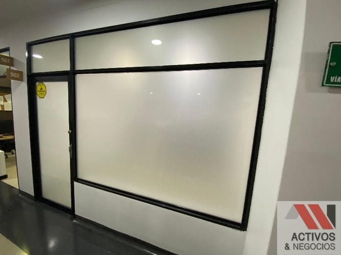 Oficina en arriendo en La Aguacatala, Medellín, 138 m² · foto 6 de 13