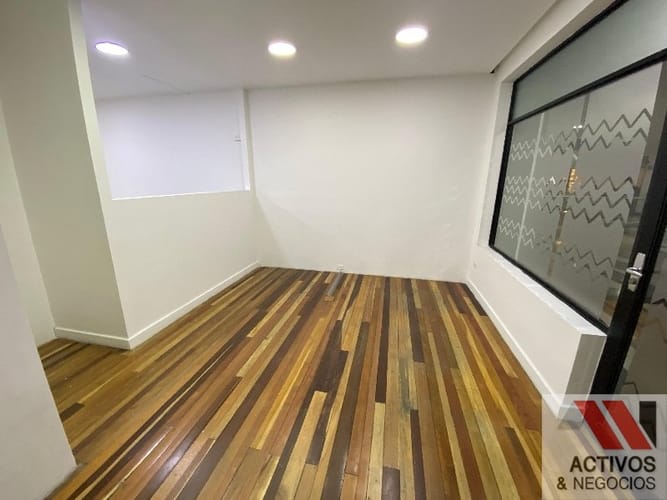 Oficina en arriendo en La Aguacatala, Medellín, 138 m² · foto 8 de 13