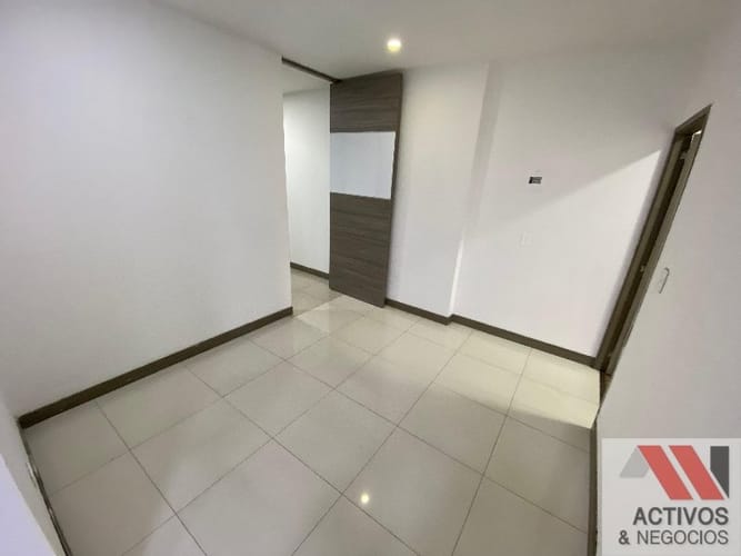 Oficina en arriendo en La Aguacatala, Medellín, 138 m² · foto 9 de 13