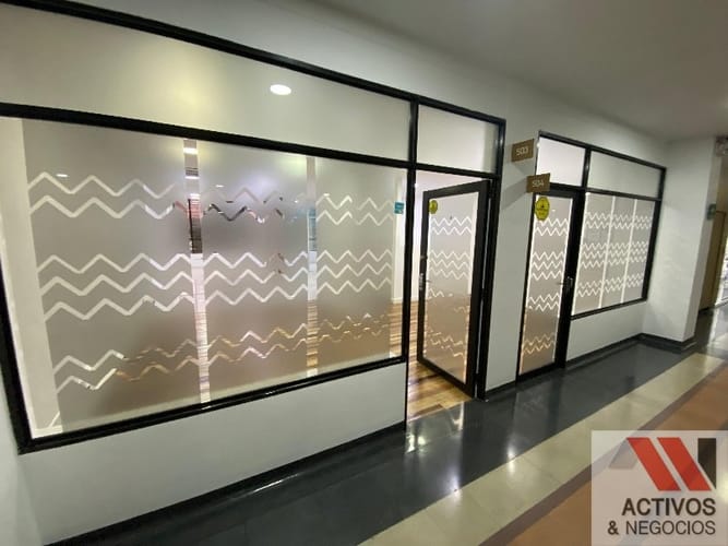 Oficina en arriendo en La Aguacatala, Medellín, 138 m² · foto 10 de 13