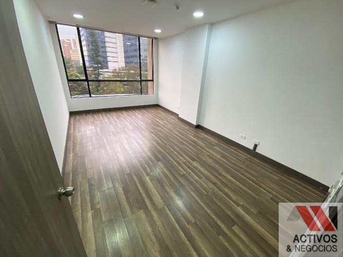 Oficina en arriendo en La Aguacatala, Medellín, 138 m² · foto 12 de 13