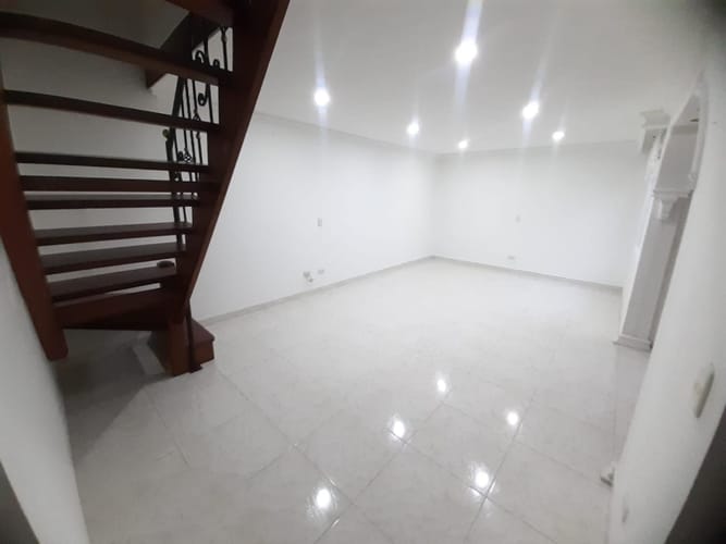 Apartamento de 3 alcobas en venta en La Gloria, Medellín, 117 m² · foto 2 de 13