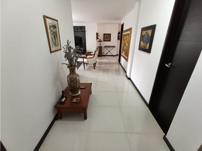 Apartamento de 3 alcobas en venta en Bolivariana, Medellín, 144 m² · foto 3 de 11