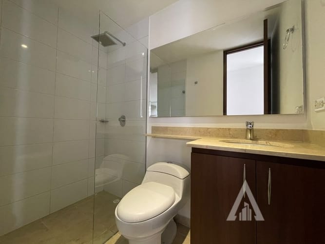 Apartamento de 3 alcobas en arriendo en Loma Del Indio, Medellín, 70 m² · foto 2 de 10
