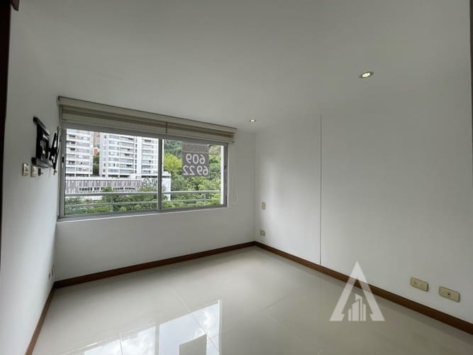 Apartamento de 3 alcobas en arriendo en Loma Del Indio, Medellín, 70 m² · foto 4 de 10