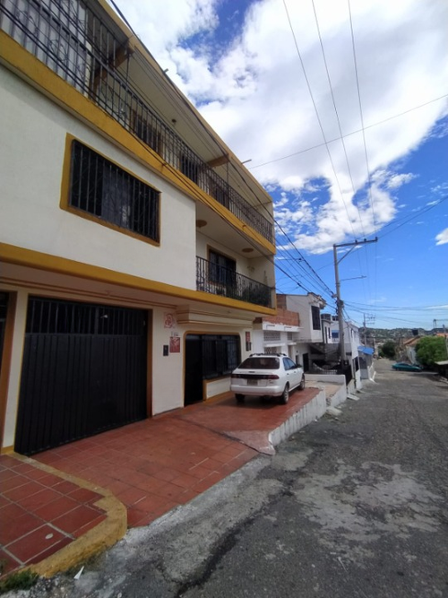 Casa de 15 alcobas en venta en El Contento, Cúcuta, 300 m² · foto 2 de 24
