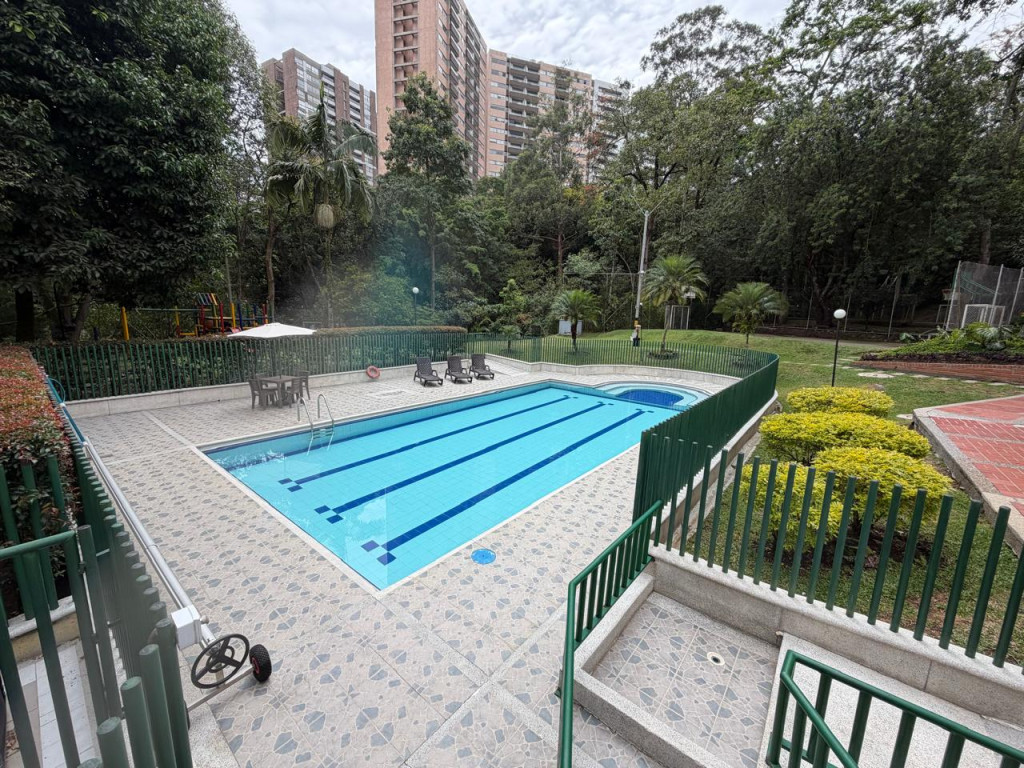 Apartamento en venta en Loma Del Escobero, Envigado · foto 15 de 21