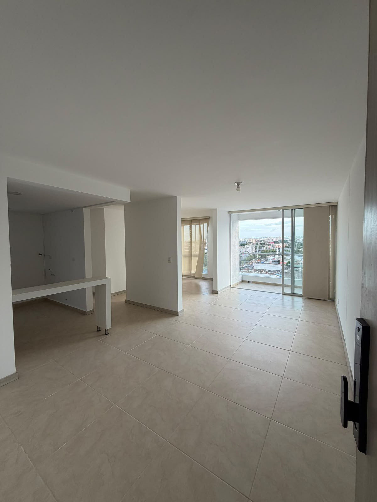 Apartamento en arriendo en Los Cambulos, Cali · foto 2 de 6