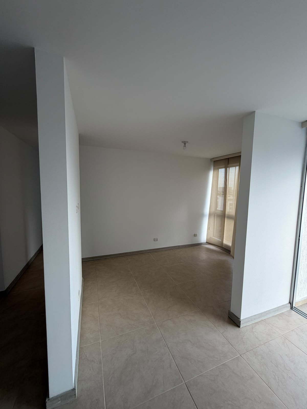 Apartamento en arriendo en Los Cambulos, Cali · foto 3 de 6