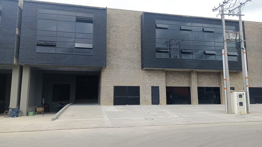 Bodega en arriendo en Siberia, Cota, 2842 m² · foto 2 de 21