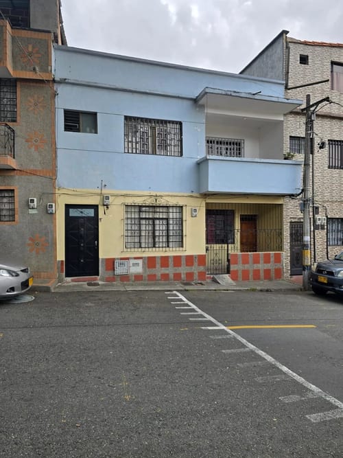 Casa de 4 alcobas en venta en Boston, Medellín, 123 m² · foto 2 de 10