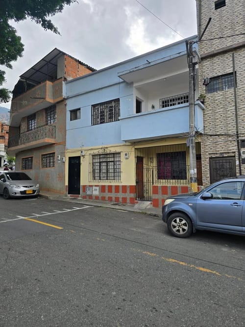 Casa de 4 alcobas en venta en Boston, Medellín, 123 m² · foto 3 de 10