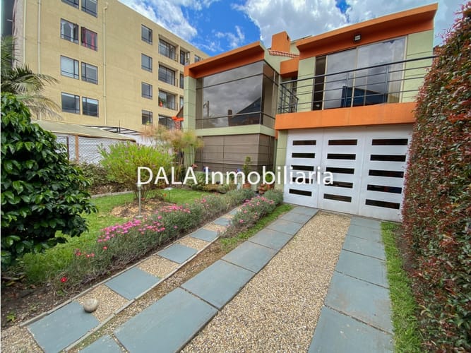 Casa de 4 alcobas en venta en Cr Santa Cecilia I, Chía, 200 m² · foto 2 de 24