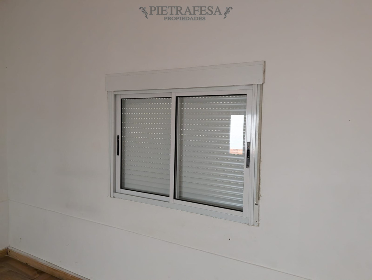 Gran casa en alquiler, 4 dormitorios, 2 baños, patio con parrillero, cochera. La Blanqueada. · Foto 10