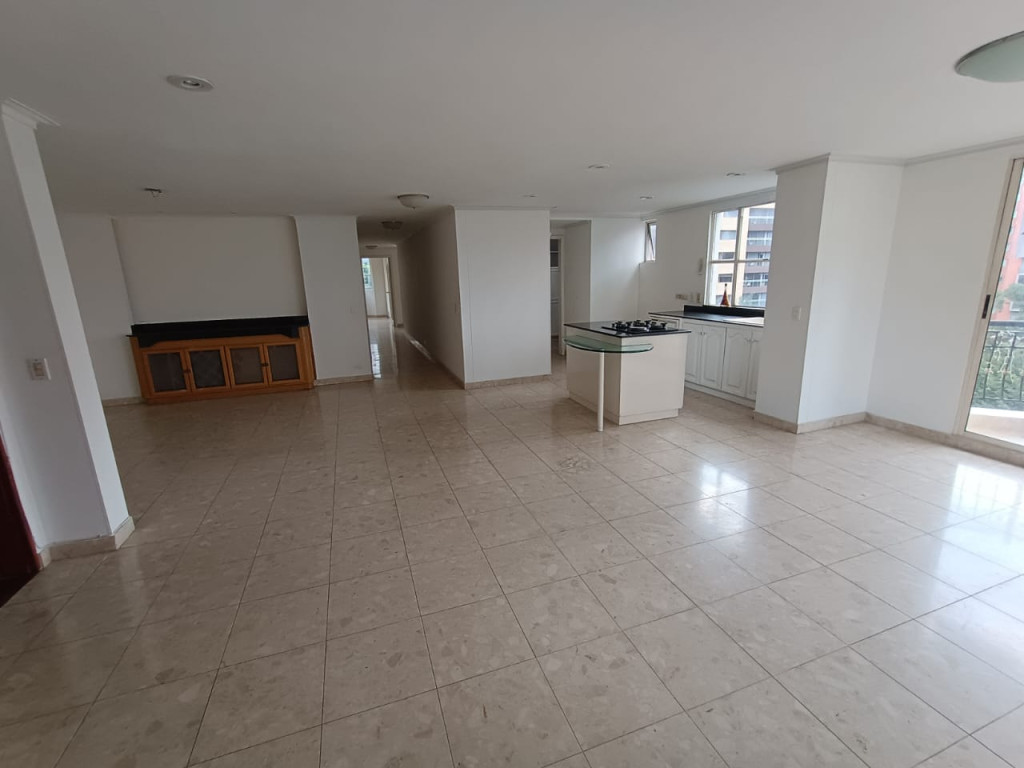 Apartamento en venta en El Poblado, Medellín · foto 3 de 17