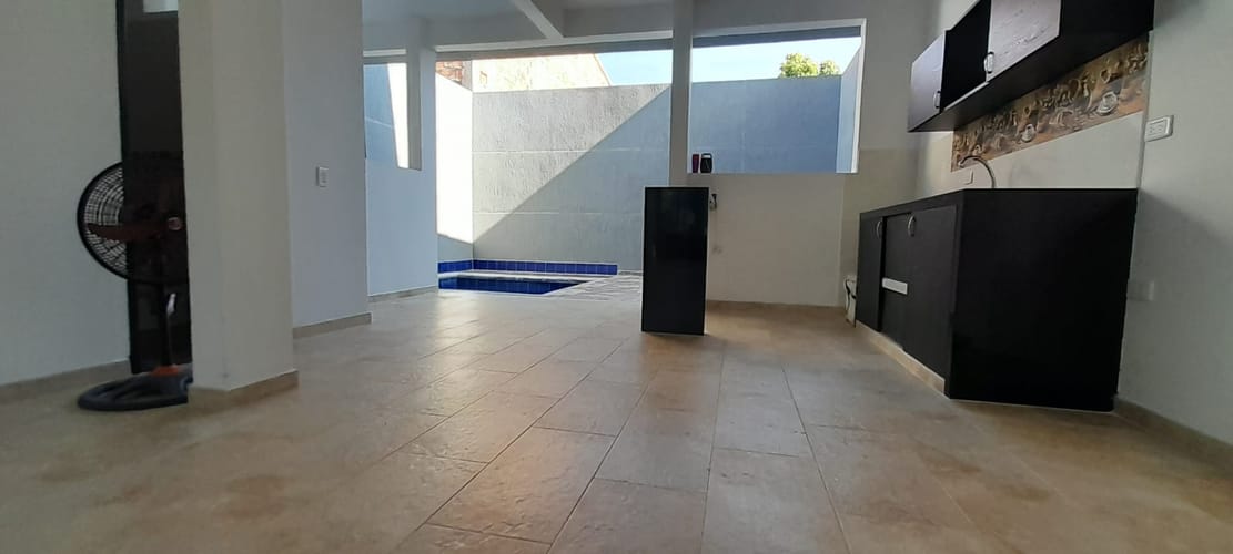 Casa de 4 alcobas en venta en Ricaurte, 178 m² · foto 3 de 8