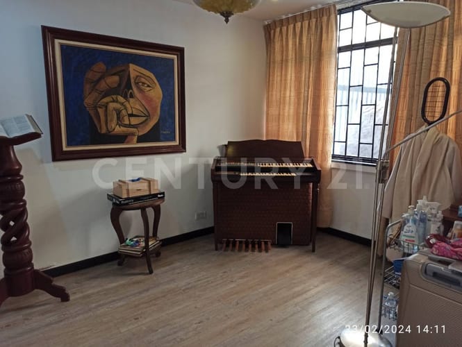 Casa de 4 alcobas en venta en Quinta Paredes, Bogotá, 240 m² · foto 3 de 22
