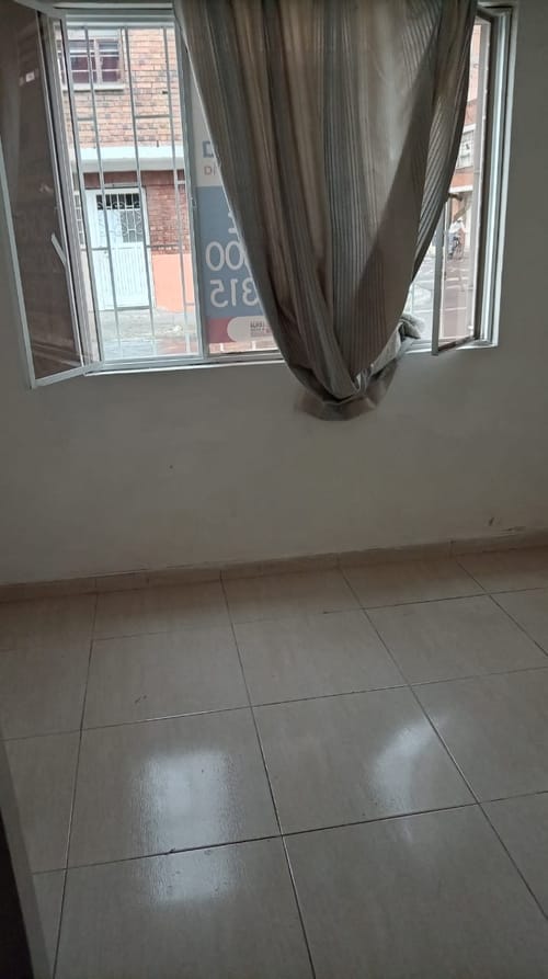 Casa de 6 alcobas en venta en Las Ferias, Bogotá, 210 m² · foto 9 de 19