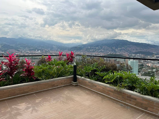 Apartamento en arriendo en Lalinde, Medellín · foto 17 de 18