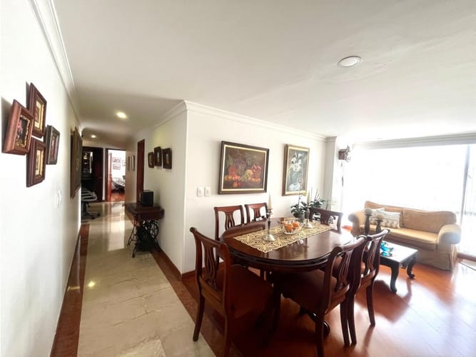Apartamento de 3 alcobas en venta en Santa Barbara Occidental, Bogotá, 109 m² · foto 2 de 13