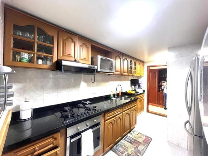 Apartamento de 3 alcobas en venta en Santa Barbara Occidental, Bogotá, 109 m² · foto 4 de 13