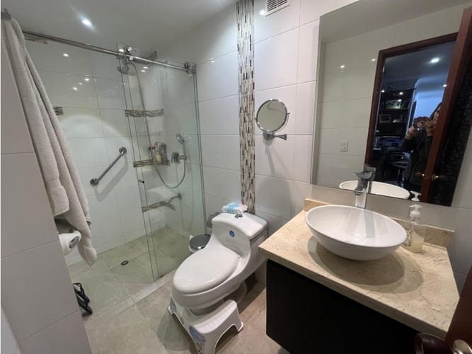 Apartamento de 3 alcobas en venta en Santa Barbara Occidental, Bogotá, 109 m² · foto 6 de 13