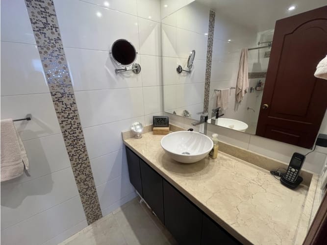Apartamento de 3 alcobas en venta en Santa Barbara Occidental, Bogotá, 109 m² · foto 10 de 13